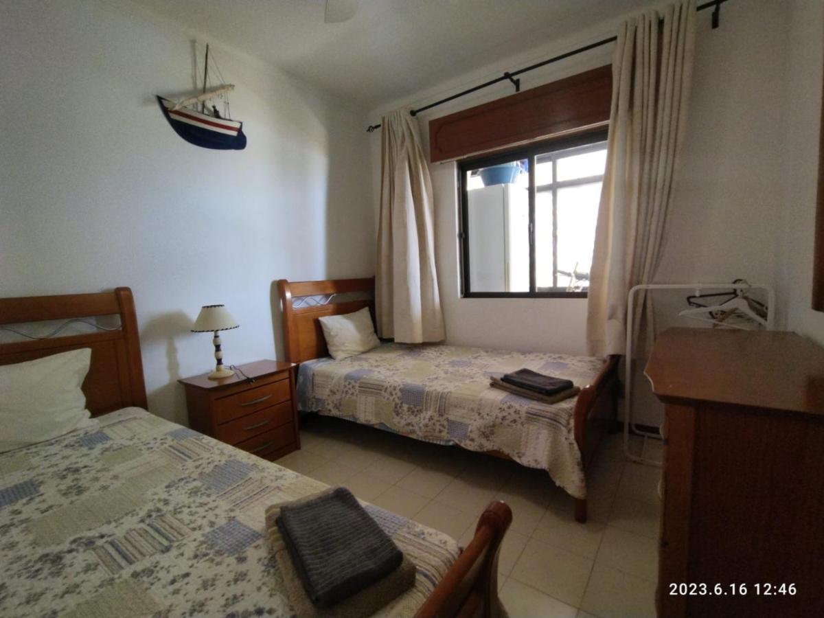 Cozy Apartment In Quarteira Ngoại thất bức ảnh